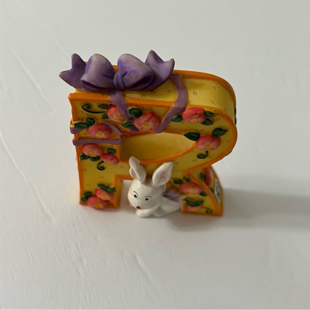 Mary Engelbreit Retired 1999 Resin Alphabet Letter R Rabbit Ribbon Roses - Picture 6 of 10